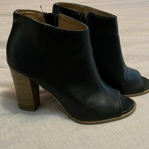 Black report peep toe booties 6.5